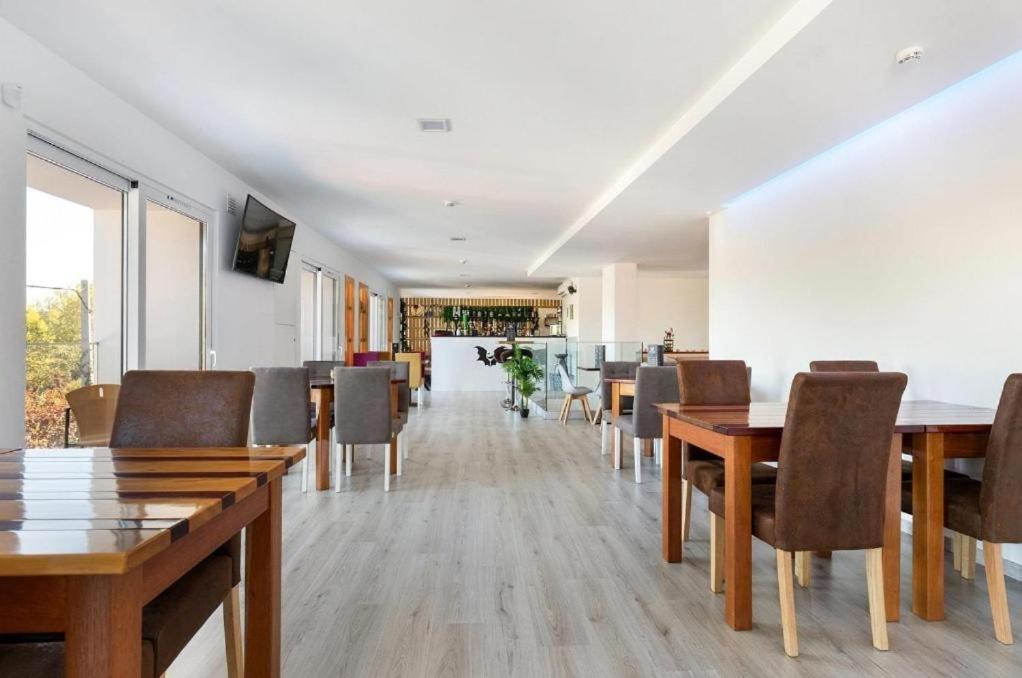 Olhos D' Agua Hotel Алканена Екстериор снимка